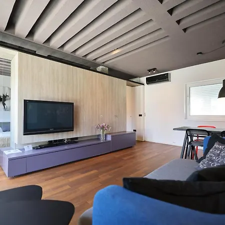 F Apartment *