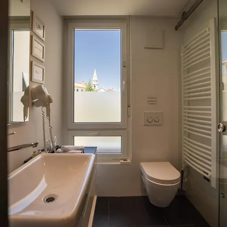 F Apartment *
