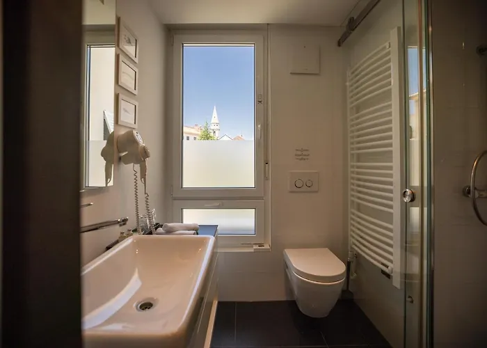 F Апартаменты *